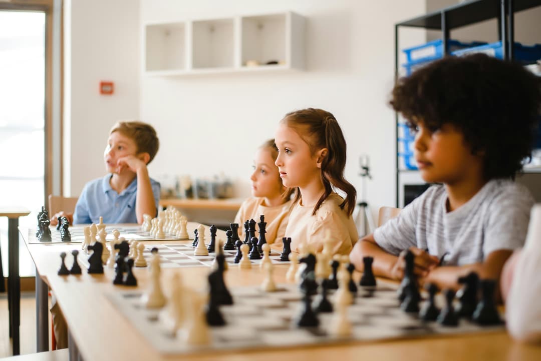 Calm and thoughtful chess coaching environment for children