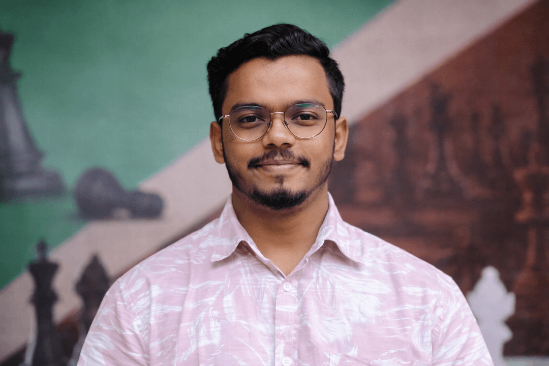 Vivek Mehto, lead chess coach teaching children at Nimzo Academy